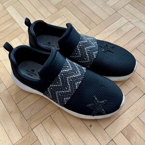 Women’s Black Slip-On Sneakers - Clarks size 8 us